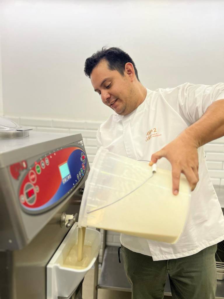 $!“Mi maquinaria es la más exclusiva por su tecnología y tiene patentado su sistema iónico”, añade Marco que ya tiene 9 sucursales en Ecuador.