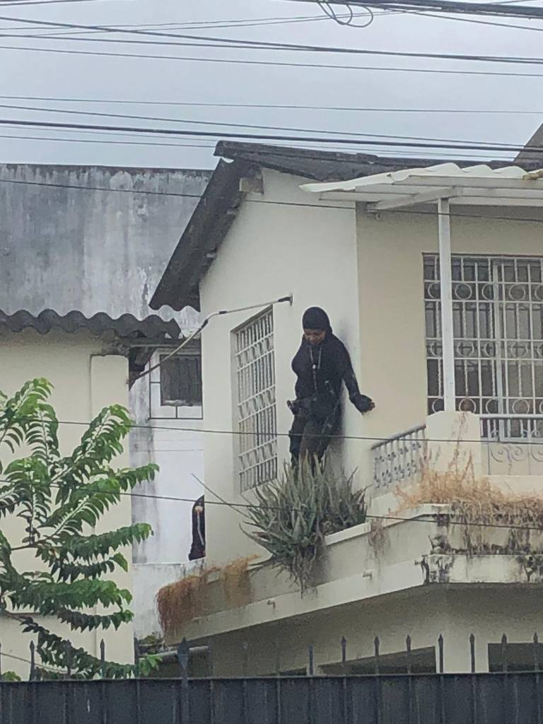 $!Roban afuera de colegio en Barrio Centenario: intensa persecución logra captura de delincuentes