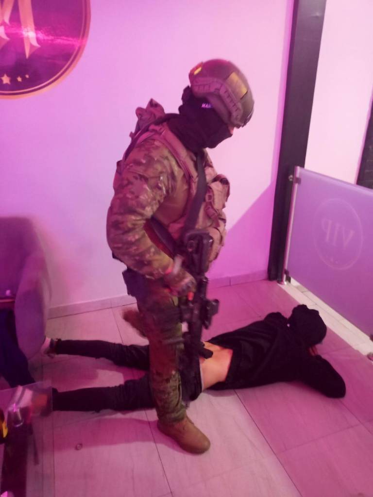 $!Detención de alias 'Paisa' en un centro nocturno.