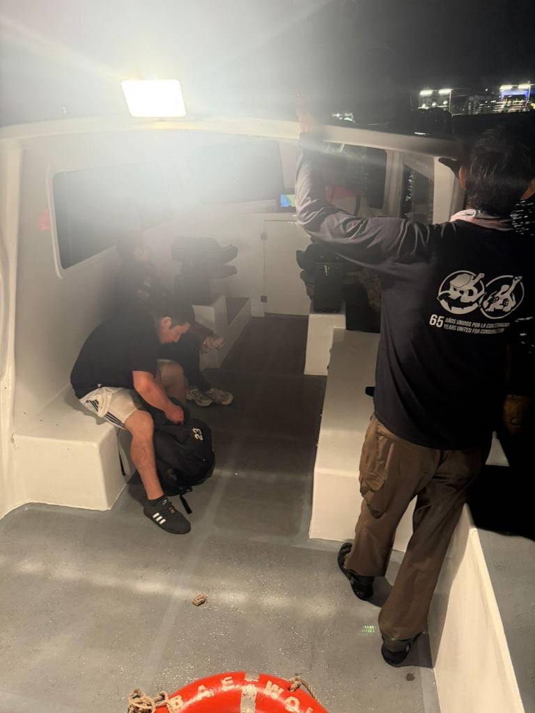 $!Fotografía que muestra el traslado en horas de la noche de los afectados.