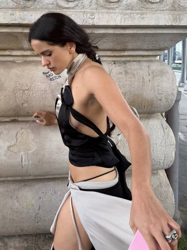 $!La artista recibió tanto elogios por romper estereotipos como críticas por su estilo disruptivo.​​​​​​