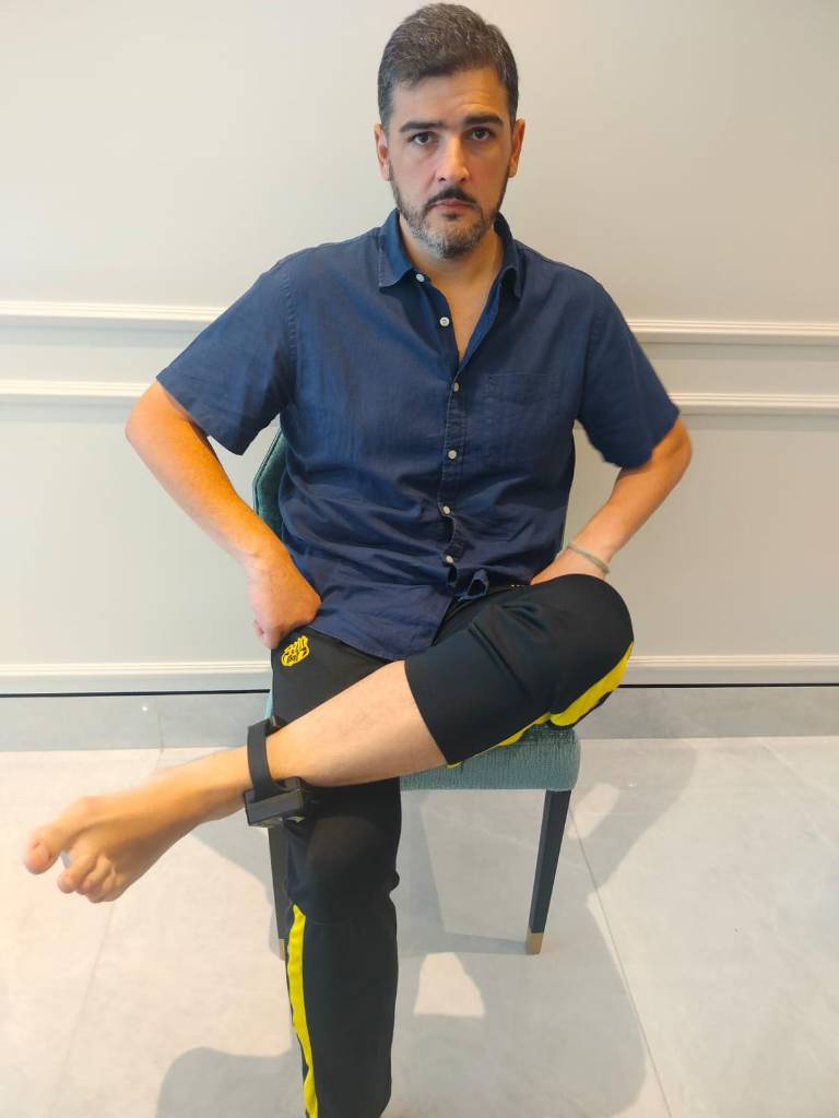 $!Aquiles Alvarez con el grillete.