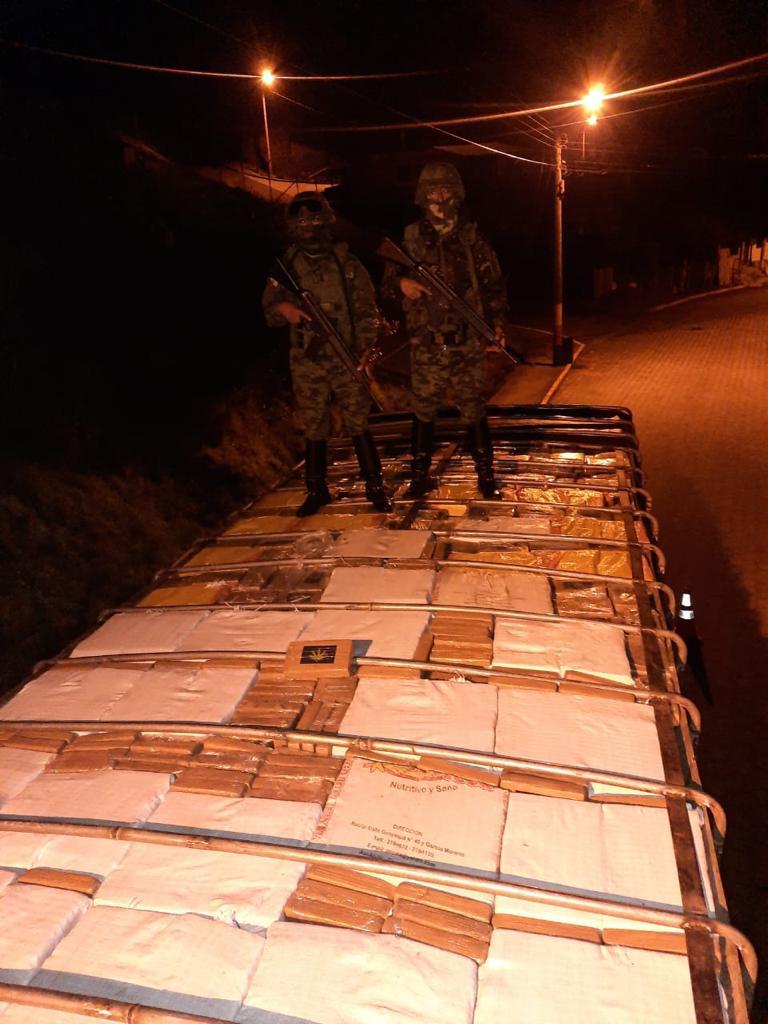 $!Fuerzas Armadas de Ecuador incautan 1,7 toneladas de cocaína en la frontera con Colombia