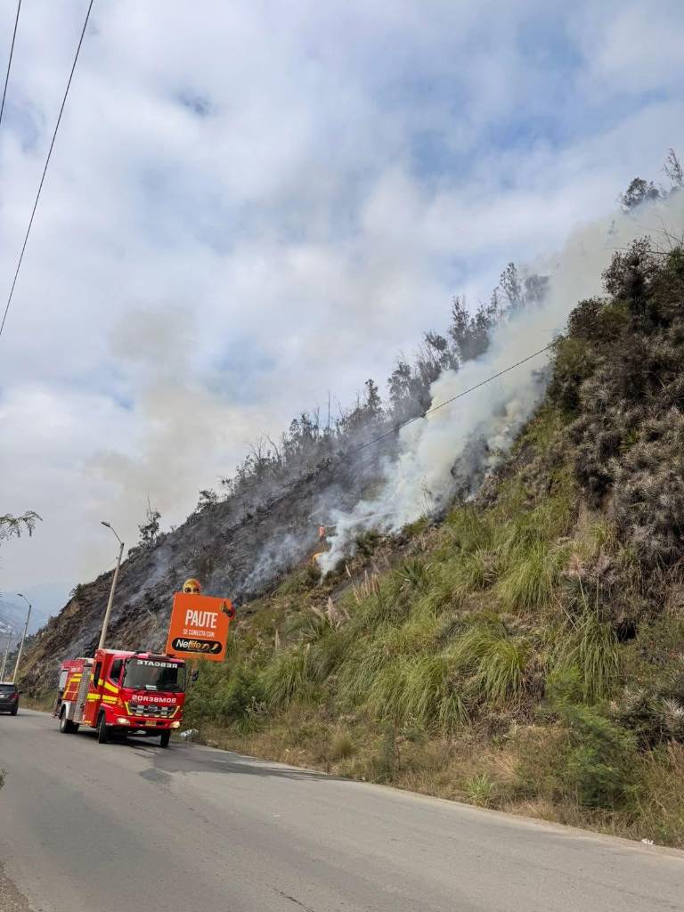 $!El incendio se concentra en el sector de El Tejar.