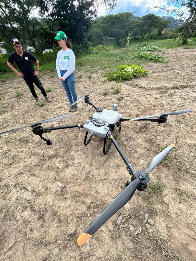 $!El Drone Forestal forma parte del proyecto Un millón de árboles para Ecuador que busca contrarrestar los efectos del cambio climático en el país.
