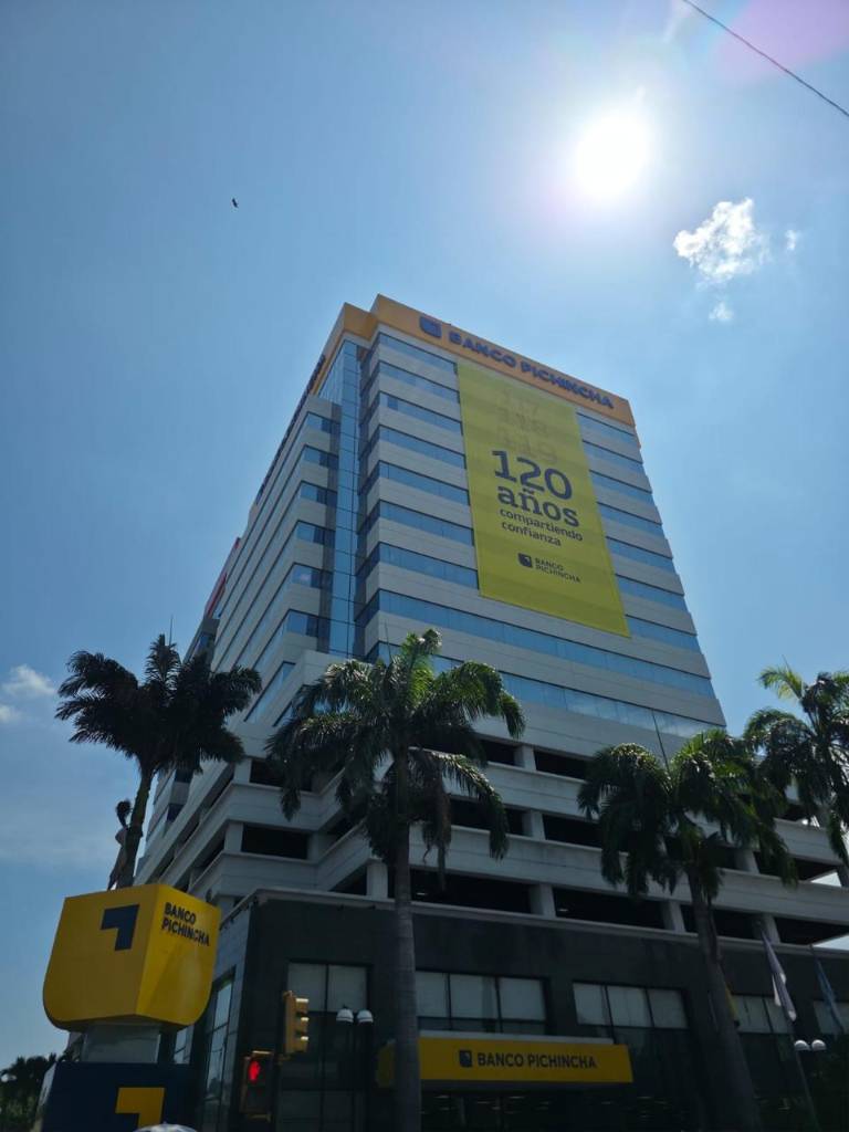 $!Edificio de Banco Pichincha.