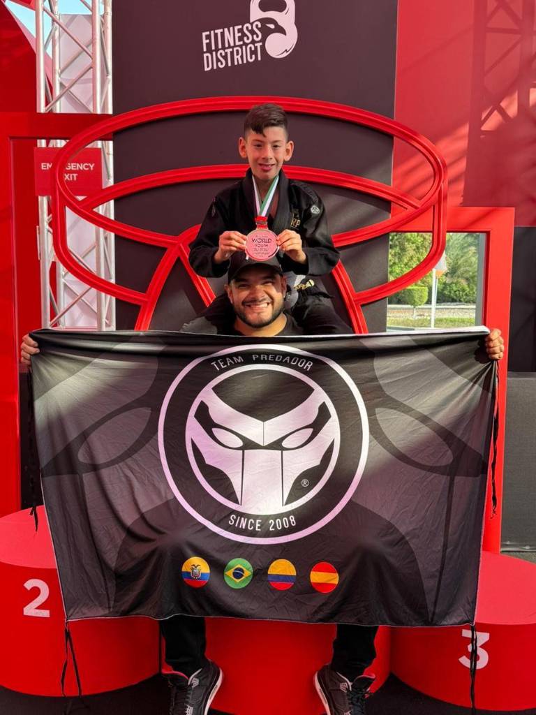 $!Alonso con uno de sus entrenadores: Juan Camilo Montoya.