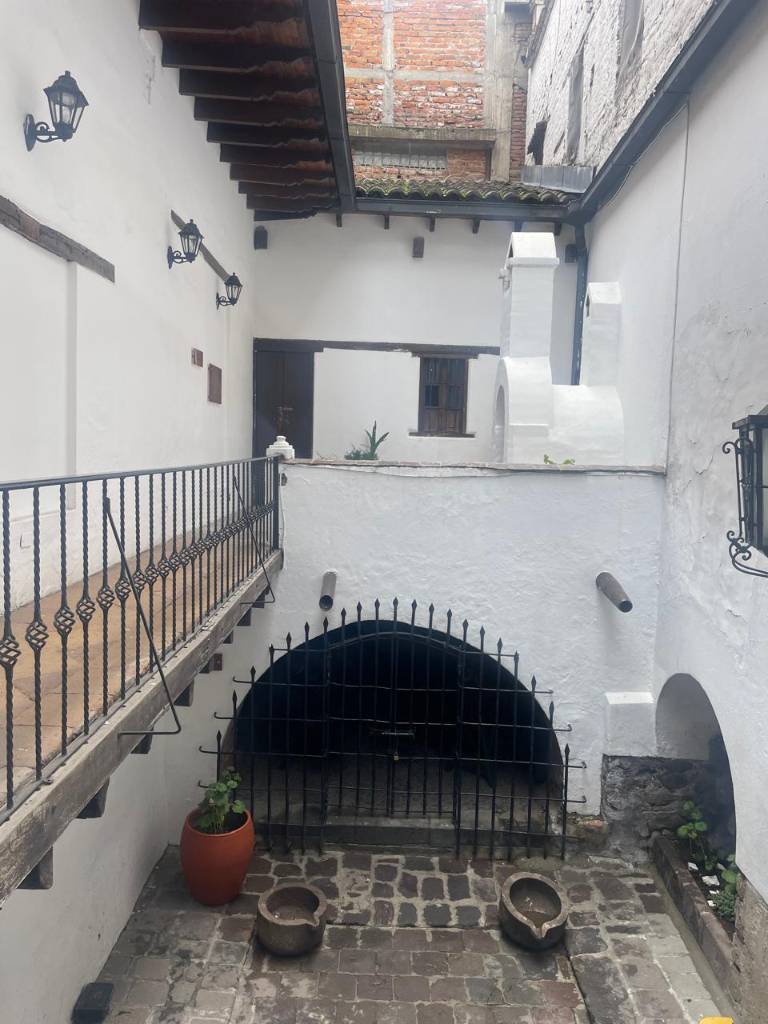 $!La caballeriza en la casa azul, en el centro de Quito, aparece en la planta baja. Sobre ella se encuentra el rincón del horno, su preferido.