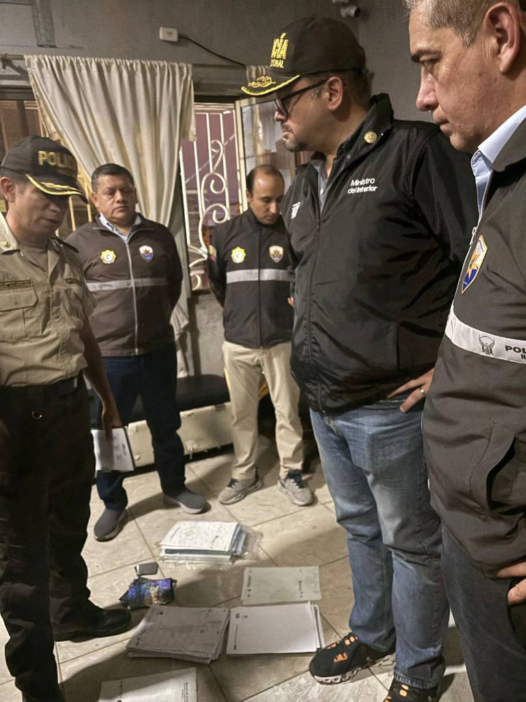 $!Fotografía que muestra al ministro del interior, John Reimberg, durante el operativo.