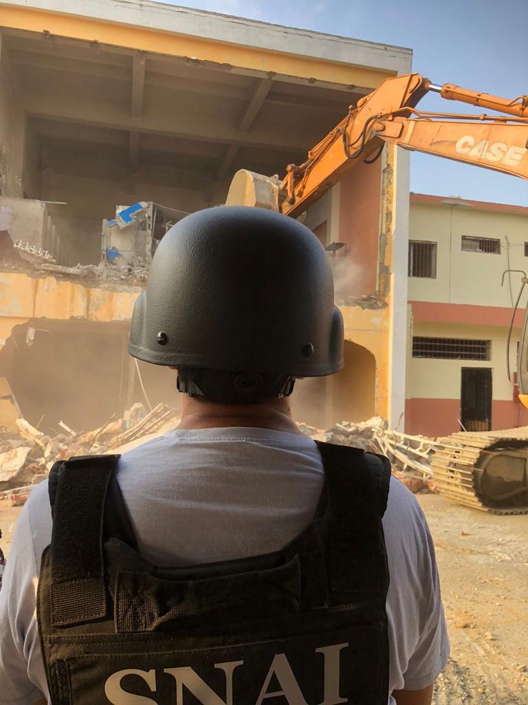 $!Derrocan pabellón en la Penitenciaría de Guayaquil: la infraestructura servía para atacar a uniformados