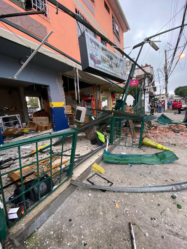 $!Explosión causa alarma en ciudadela El Cóndor, en Guayaquil: hay tres fallecidos y un herido