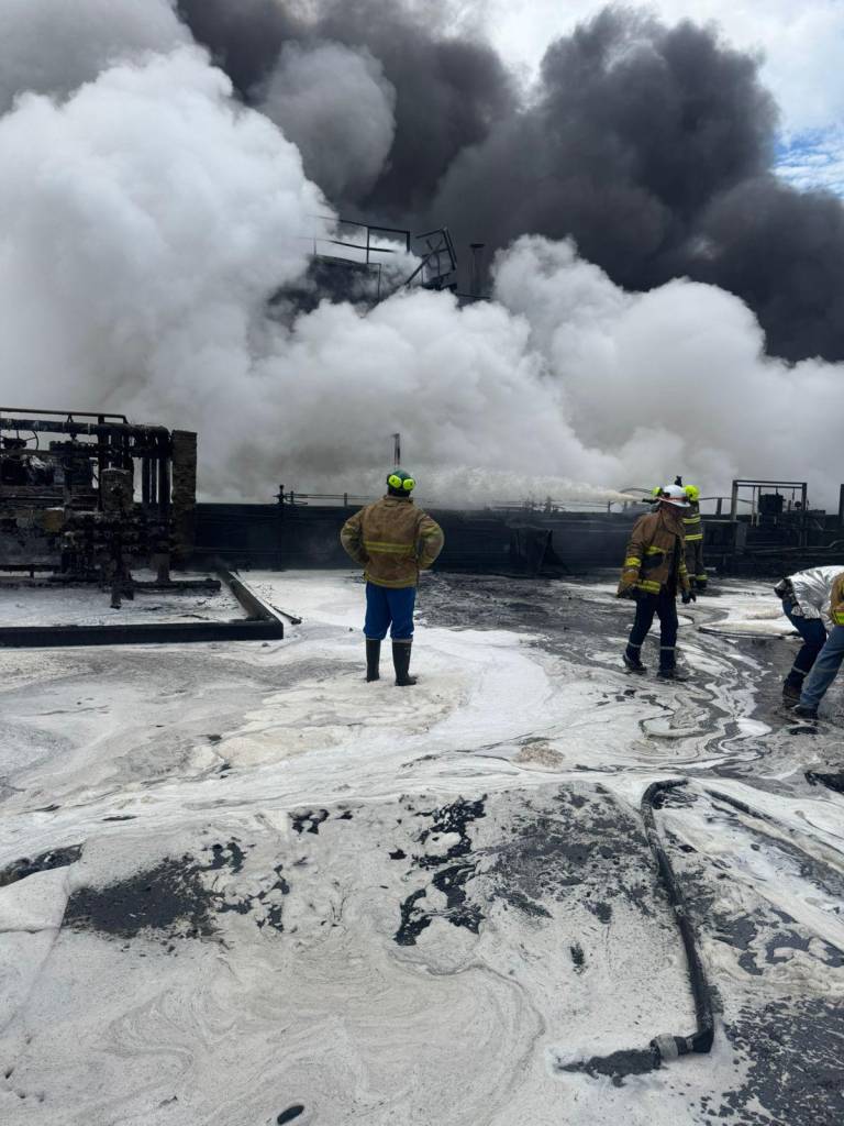$!Incendio en la Refinería de Esmeraldas.