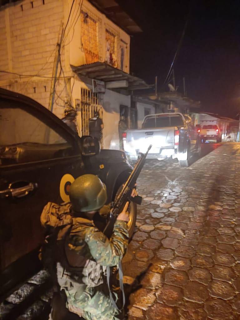 $!Capturan a presuntos autores del asesinato de un militar en Esmeraldas: este es un ataque de las mafias