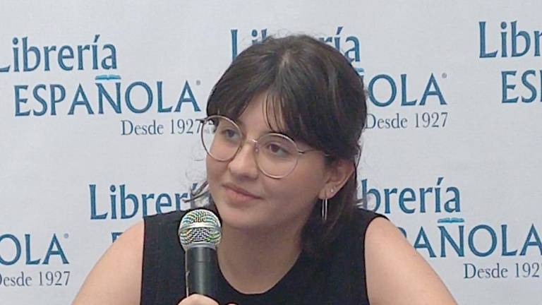 Joana Marcús en Quito: Una de las escritoras de libros juveniles más célebres visitó la Luz de América
