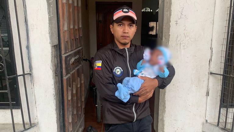 Policía recupera a bebé que desapareció en Quininde y detiene a dos personas