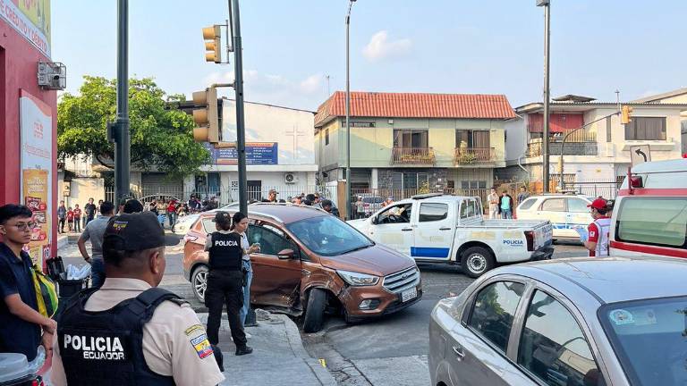 Personal de la Policía Nacional delimita la zona donde fue el ataque.