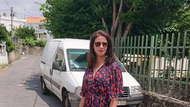 Tras acosar durante años a su exprofesora de inglés, un hombre la mató a puñaladas y luego se suicidó