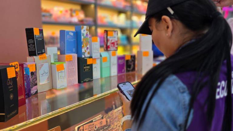ARCSA detecta 2.000 cosméticos sin notificación sanitaria en La Bahía, en Guayaquil
