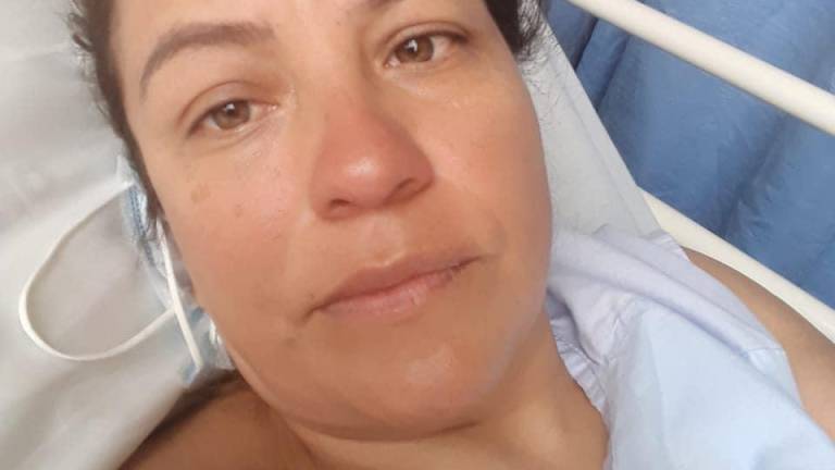 La cuencana Rita Suárez, una de las deportistas que estuvo en el siniestro del Carihuairazo, donde fallecieron varias personas y otras resultaron gravemente heridas, clama por ayuda.
