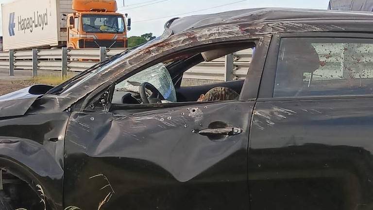 Delincuentes atacan con fusiles a dos miembros de la Armada: un militar fue acribillado y otro está herido