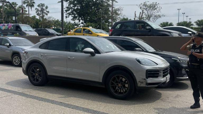 Un hombre fue asesinado a disparos a bordo de un auto de lujo, en Samborondón