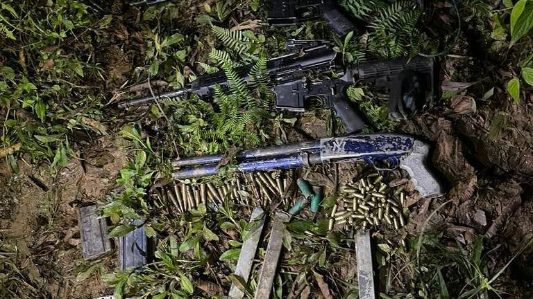 Tres personas fueron detenidas con fusiles y subametralladoras en Zamora Chinchipe