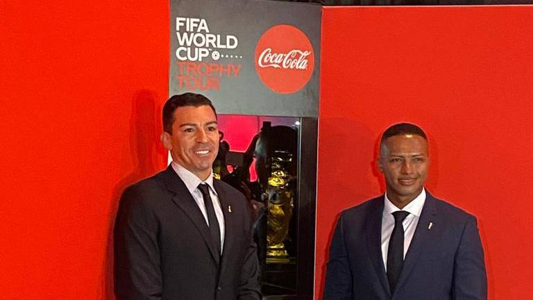 Lúcio y Antonio Valencia presentan la Copa del Mundo en Quito