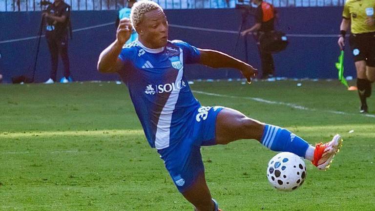 Madison Ariel Mina jugando en el estadio George Capwell frente a Liga De Quito.