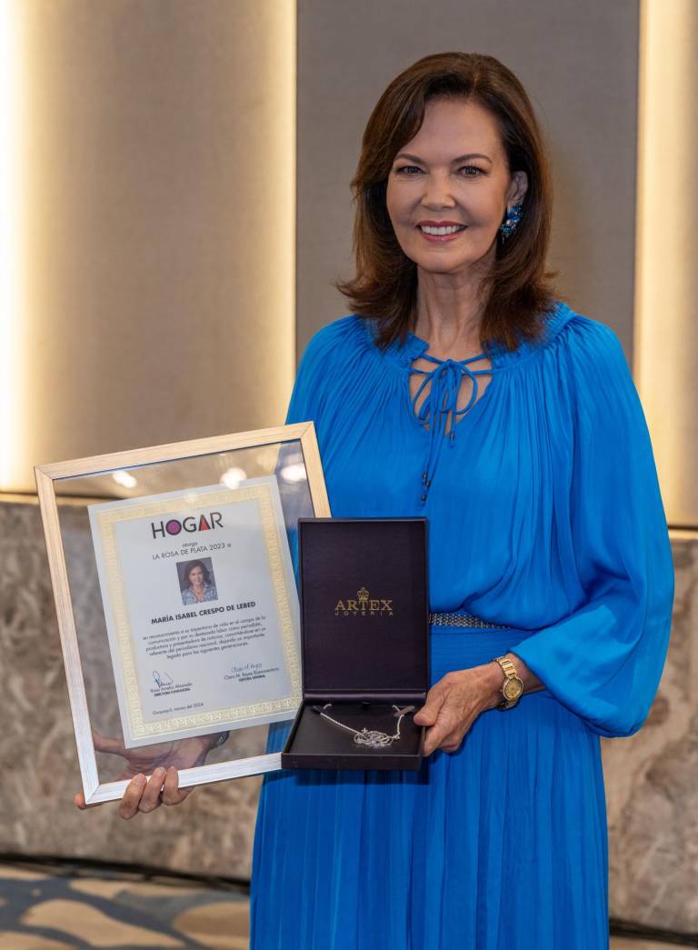 $!María Isabel de Lebed fue galardonada con la Rosa de Plata de Revista Hogar por su importante y excelente aporte a la sociedad, desde su profesión de comunicadora.