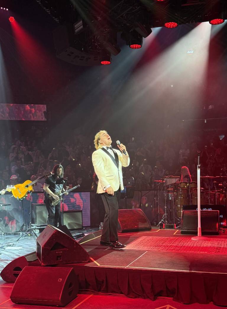 $!A sus 50 años Cristián se siente más expresivo y maduro en el escenario. “Al envejecer hay que reflexionar más las palabras”.