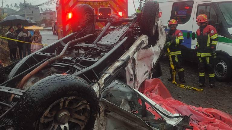 Choque entre dos vehículos en Tambillo deja dos muertos y tres heridos