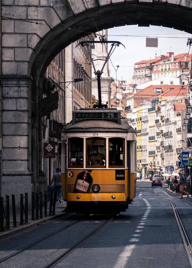 $!Fotografía de la zona céntrica de Lisboa, capital de Portugal. Se calcula que residentes de esta ciudad perciben un salario promedio de más de dos mil euros. Cabe destacar que es una de las localidades de la nación que el costo de vida es más elevado.