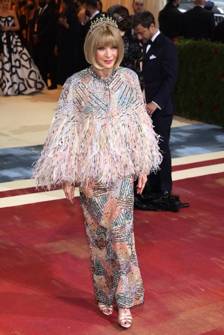 $!Anna Wintour posa en la alfombra roja del Met Gala 2022.