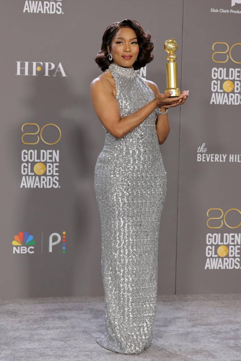 $!BEVERLY HILLS, CALIFORNIA - JANUARY 10: Angela Bassett, winner of the Best Supporting Actress in a Motion Picture award for “Black Panther: Wakanda Forever,” poses in the press room during the 80th Annual Golden Globe Awards at The Beverly Hilton on January 10, 2023 in Beverly Hills, California. Amy Sussman/Getty Images/AFP (Photo by Amy Sussman / GETTY IMAGES NORTH AMERICA / Getty Images via AFP)