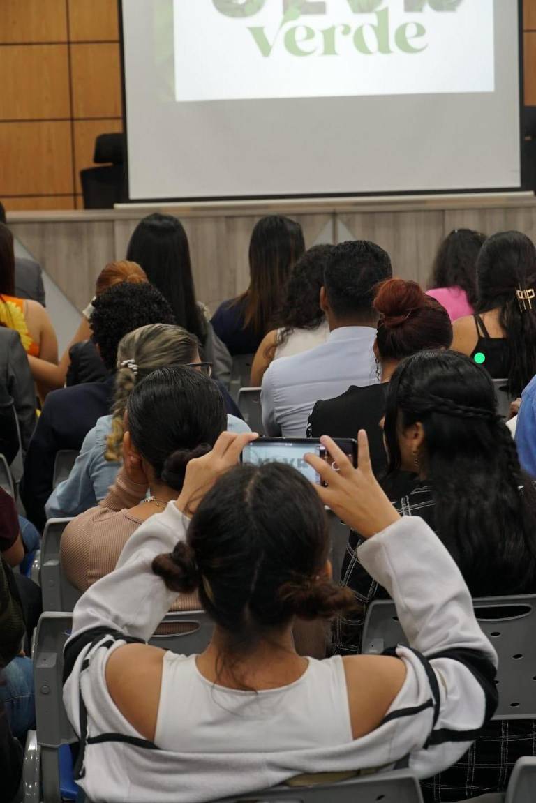 $!Conferencias sobre sostenibilidad abordan reciclaje, deforestación y minería ilegal en Ecuador.