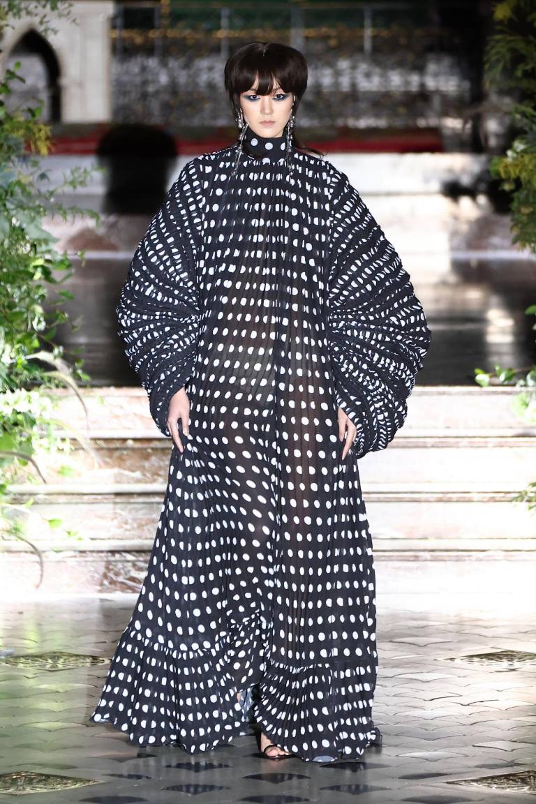 $!Una modelo presenta una de las creaciones de la diseñadora Juana Martin, colección Primavera/verano 2023/2024.