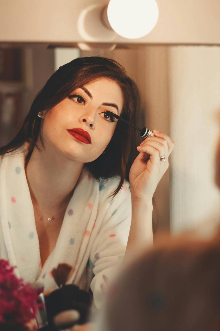 $!Las mujeres pueden usar el maquillaje como una herramienta para destacar sus facciones lo cual puede tener un impacto positivo en el autoestima.