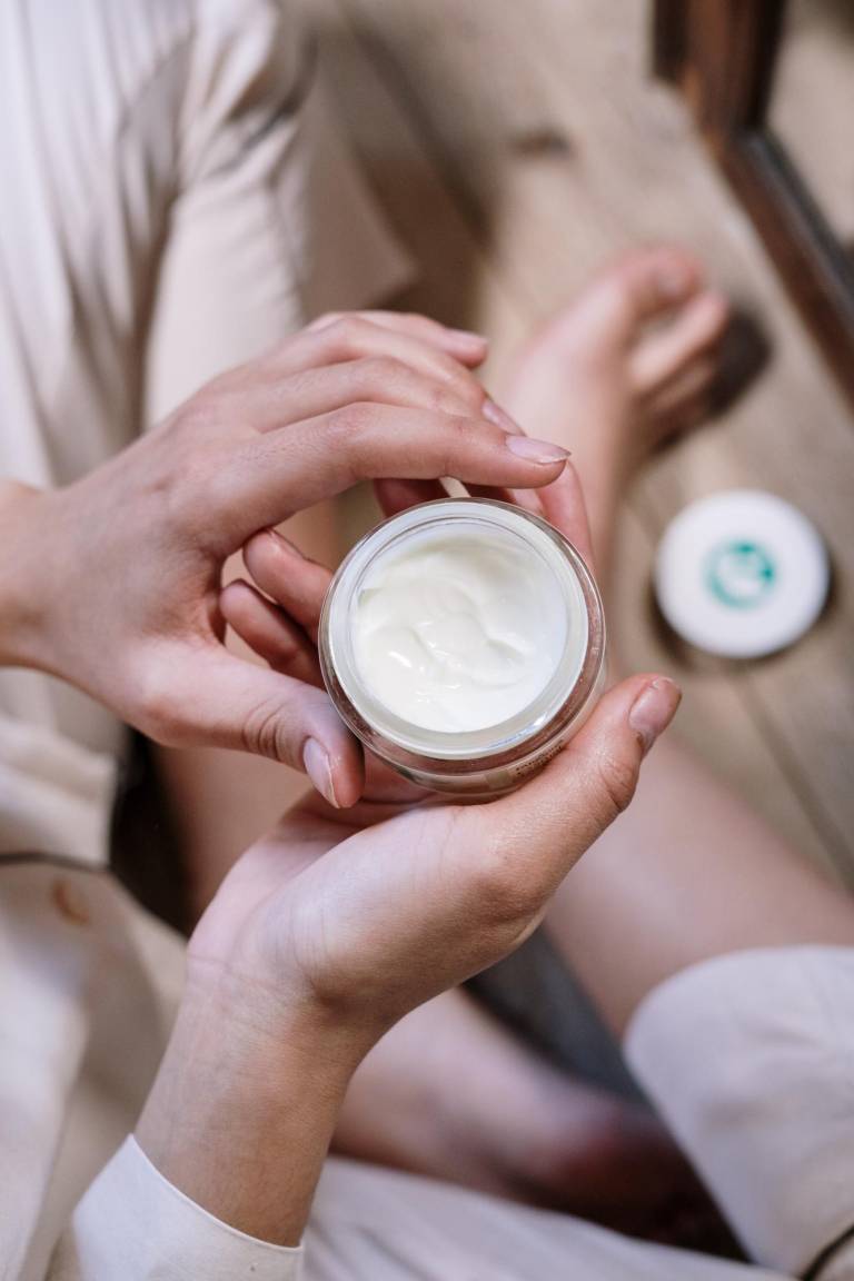 $!Se pueden usar cremas enriquecidas con vitaminas que favorezcan la salud de la piel.