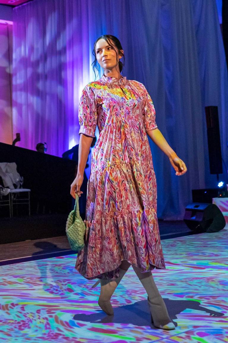 $!Colores vibrantes fue la propuesta de la diseñadora Florencia Dávalos con su colección “Rebirth”.