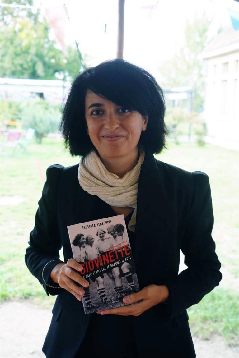 $!La periodista Federica Seneghini rescata en su libro Las futbolistas que desafiaron a Mussolini.