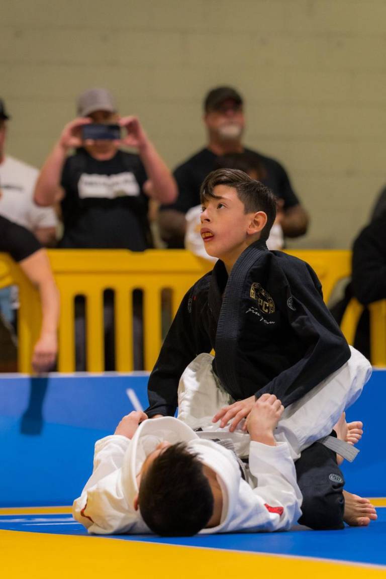 $!A pesar de tan solo tener 10 años Alonso sorprende con su técnica, energía y un corazón enorme en cada combate.