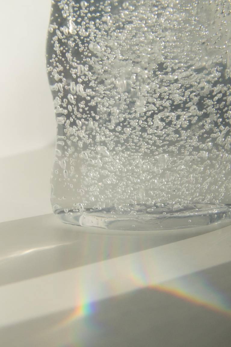 $!El agua alcalina puede contener minerales como calcio, magnesio, potasio y bicarbonato en mayores cantidades que el agua común.