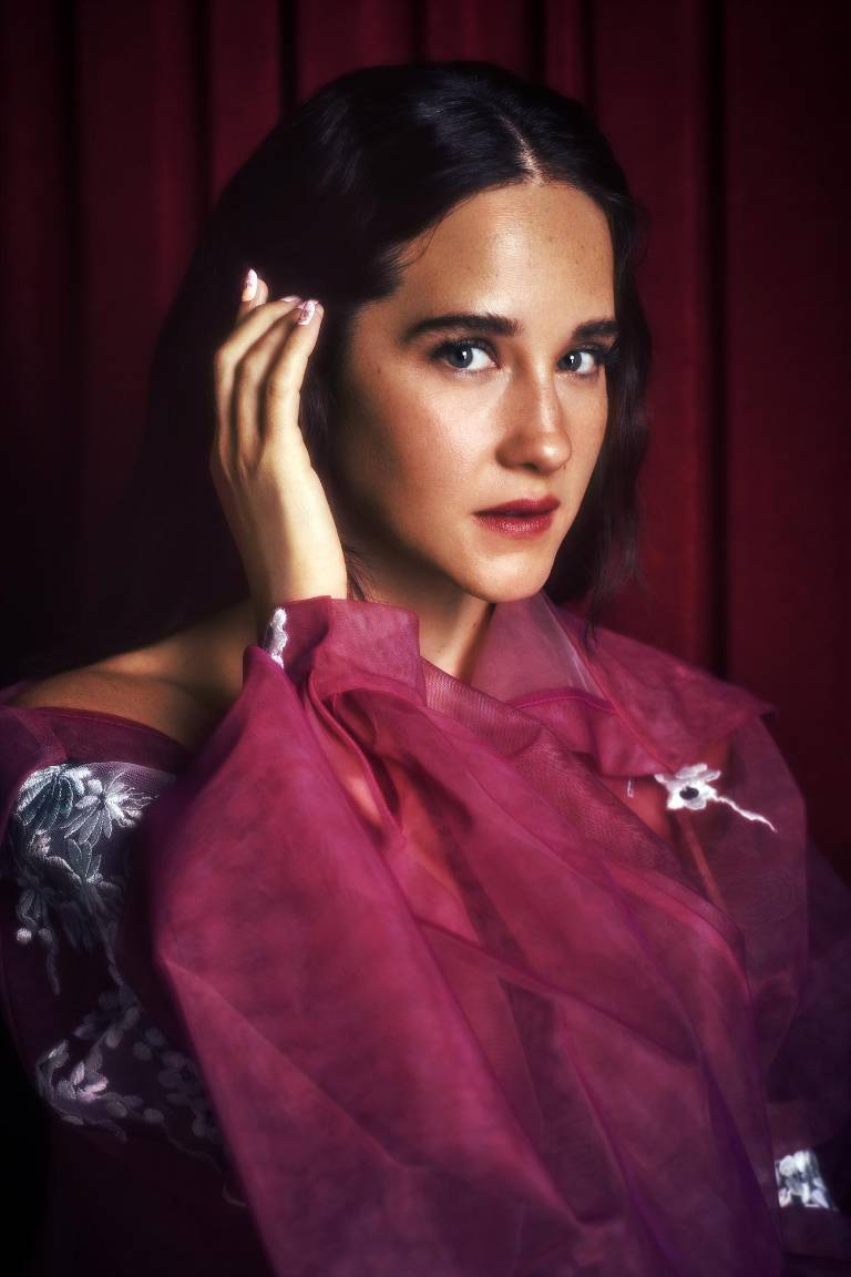 $!Fotografía cedida por Taleen Dersdepanian donde aparece la actriz mexicana Ximena Sariñana mientras posa.