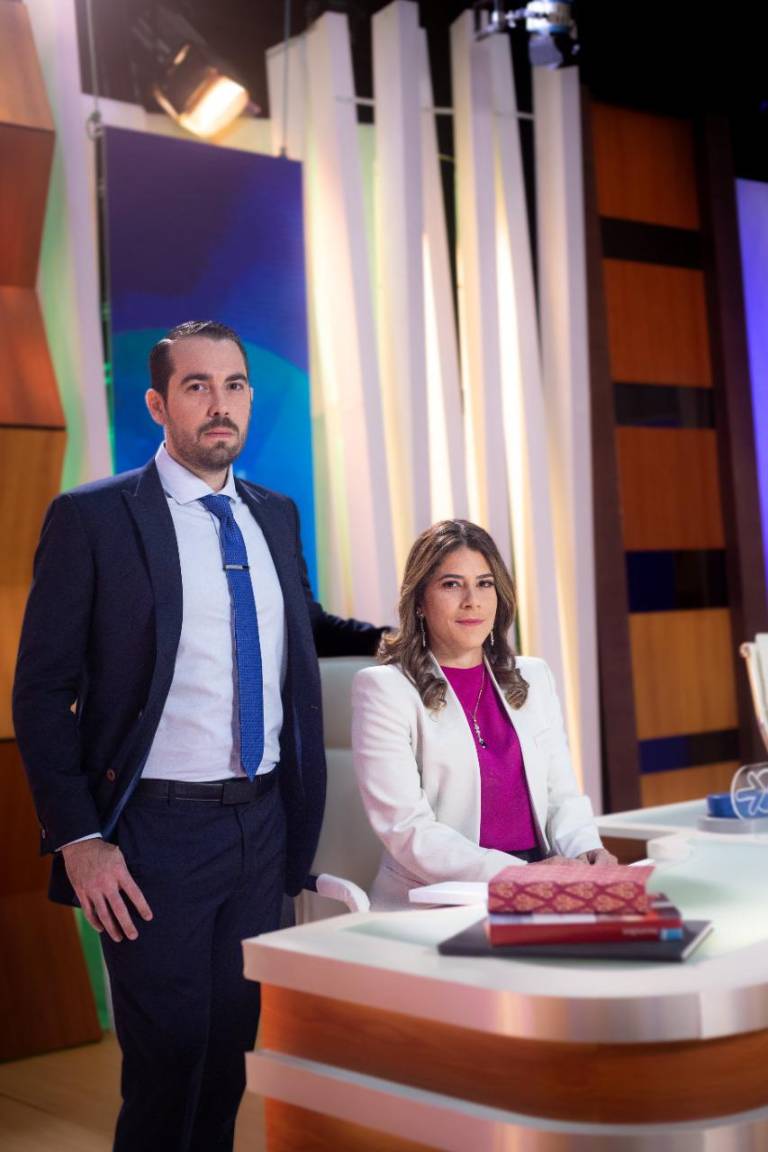 $!Cuando los conflictos llegan a su punto límite, aquí encontramos la solución. Dos jueces: una mujer y un hombre, una abogada y un médico, se combinan para solucionar los problemas de la audiencia con la ley y la ciencia.