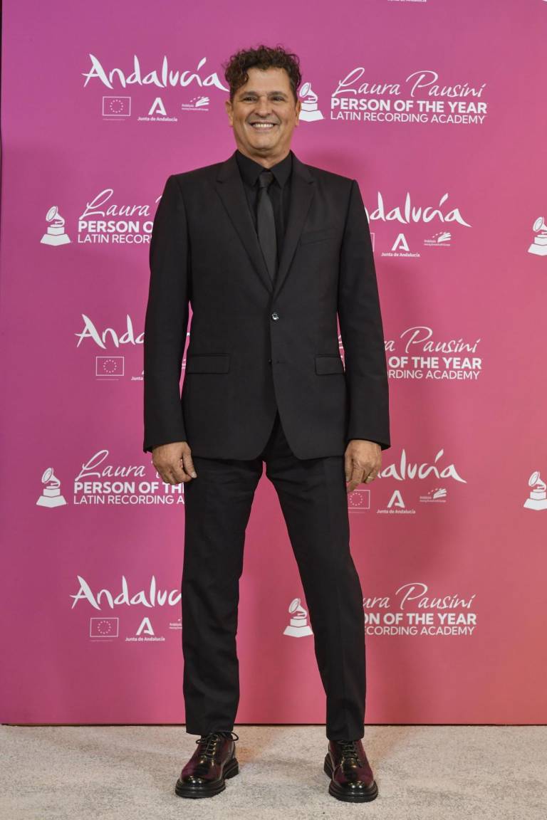 $!El cantante colombiano Carlos Vives posa en la alfombra roja este miércoles, durante el evento de la Academia Latina de la Grabación Persona del Año, en Sevilla. El colombiano fue otro de los artistas que homenajeo a Laura Pausini.