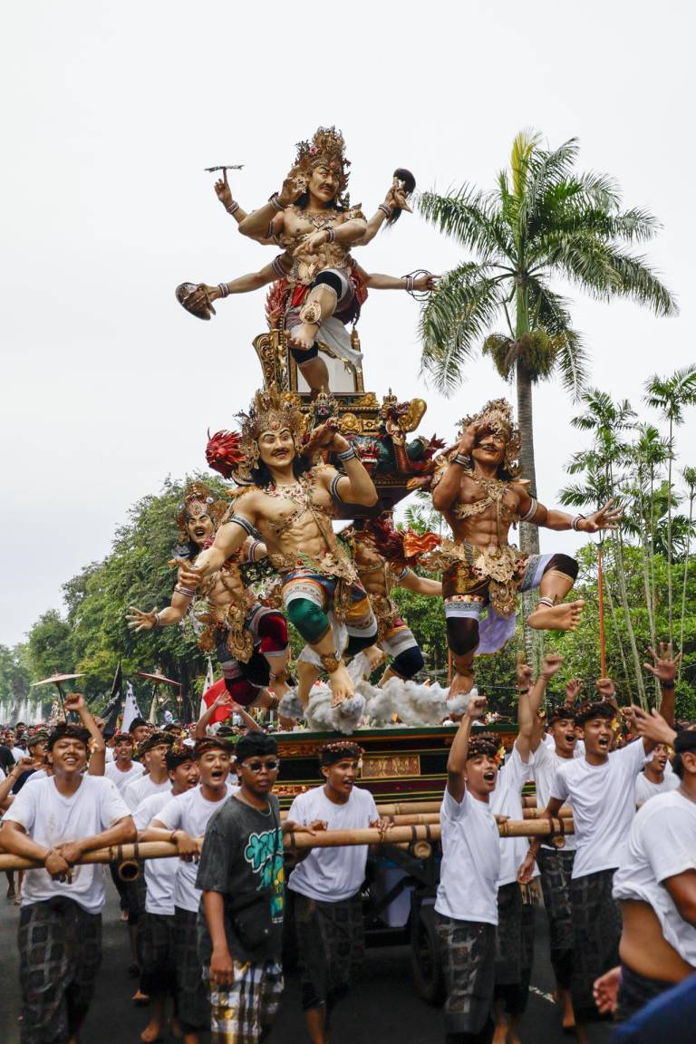 $!Indonesia está compuesta por 17.000 islas de las cuales la más turística es Bali. Festival folklórico en dicha isla.