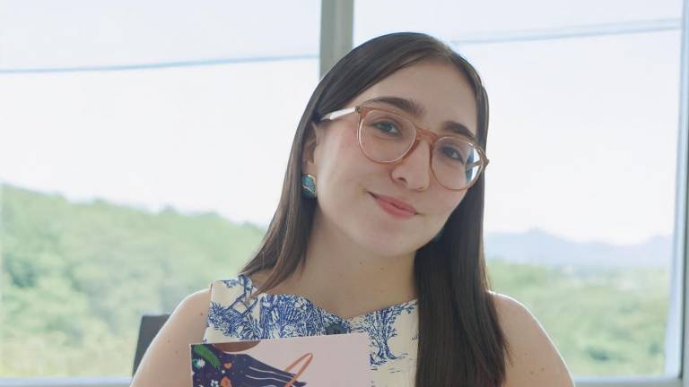 La escritora ecuatoriana Paulette Sánchez es una de las 22 autoras latinoamericanas que forman parte de la antología internacional de cuentos Trazos del Alma.