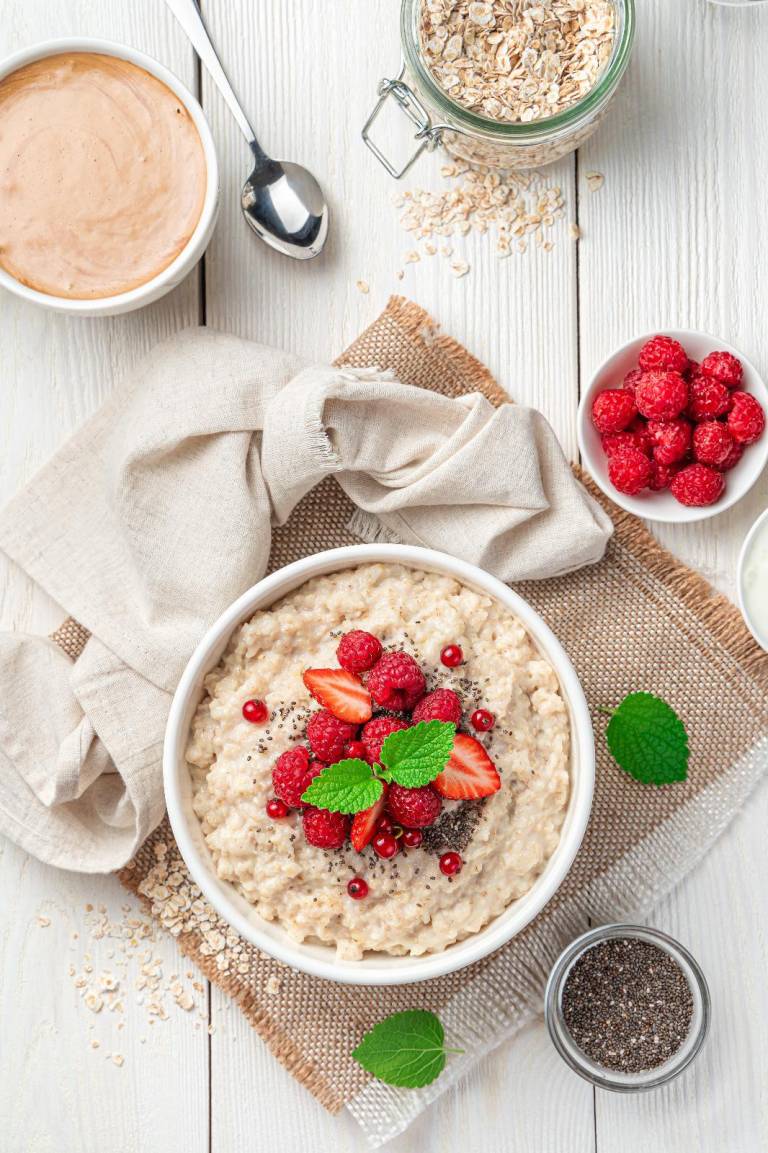 $!El uso de semillas como fuente de proteínas en un bol de avena y yogurt puede ayudar a aumentar masa muscular-