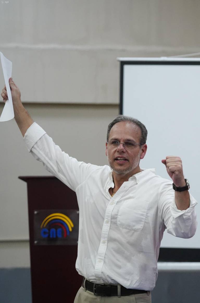 $!Andrés Roche inscribió su candidatura el sábado 15 de agosto.