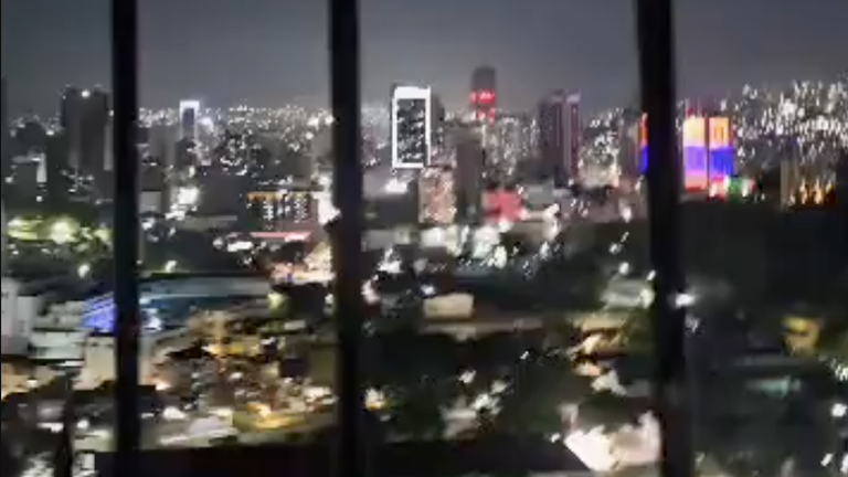 Tensión en Venezuela: se escuchan disparos en los alrededores del palacio presidencial